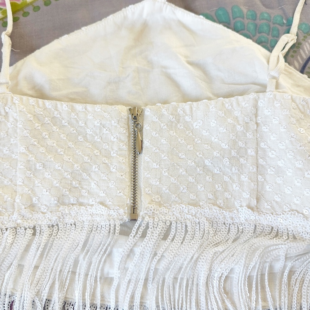 Elliatt Water Lily Top in size M in Ivory/White - Picture 10 of 11
